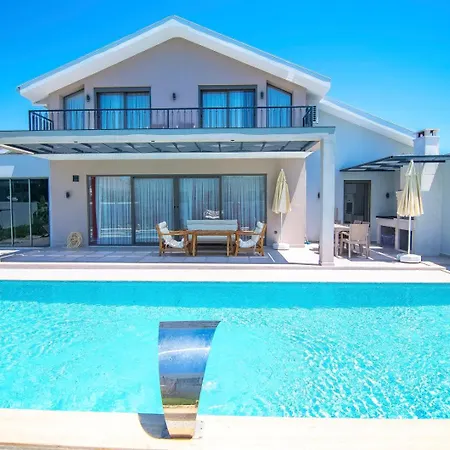 Plaja Yakin Lueks Villa