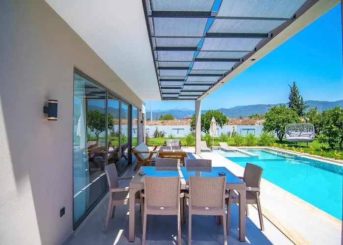 Plaja Yakin Lueks Villa