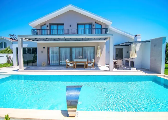 Plaja Yakin Lueks Villa