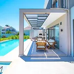 Plaja Yakin Lueks Villa