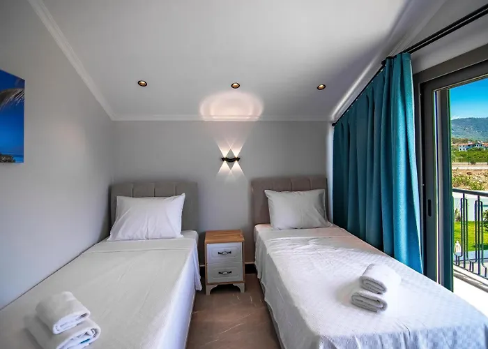 Plaja Yakin Lueks Villa *