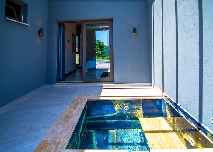 Plaja Yakin Lueks Villa *