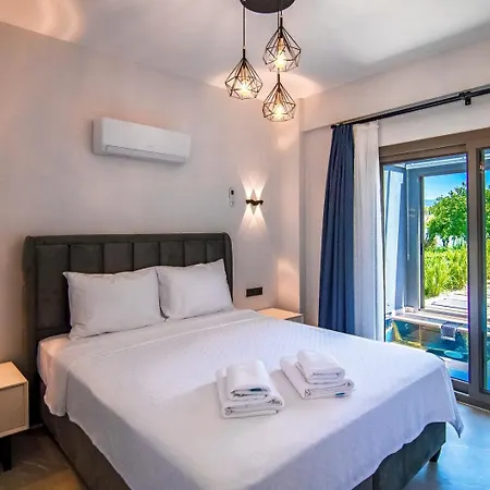 Plaja Yakin Lueks Villa