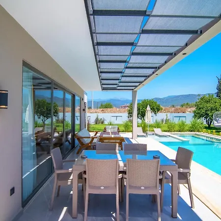 Plaja Yakin Lueks Villa