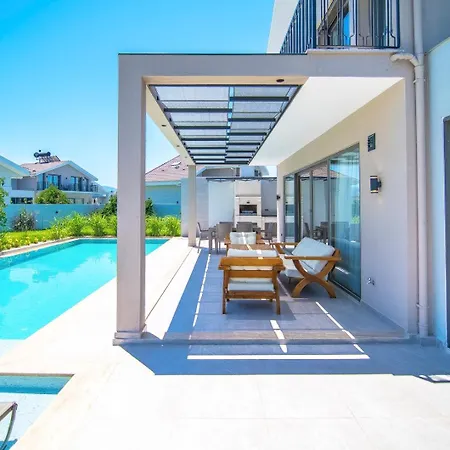 Plaja Yakin Lueks Villa