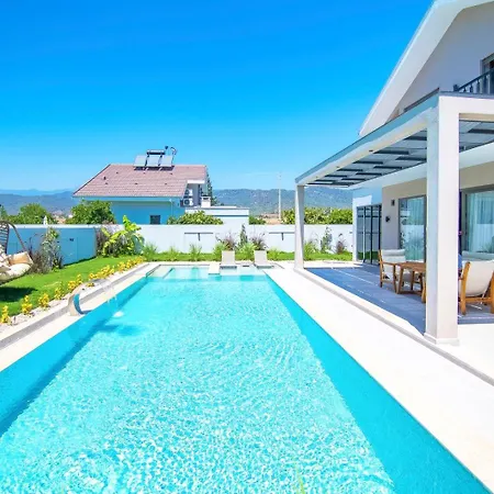 Villa Plaja Yakin Lueks *