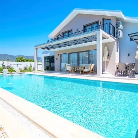 Plaja Yakin Lueks Villa