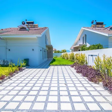 Villa Plaja Yakin Lueks