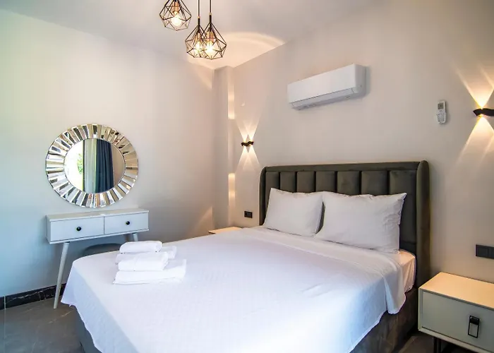 Plaja Yakin Lueks فتحية