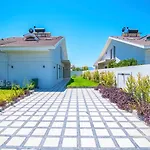 Villa Plaja Yakin Lueks