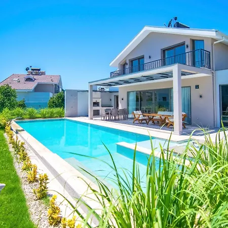 Plaja Yakin Lueks Vila Fethiye